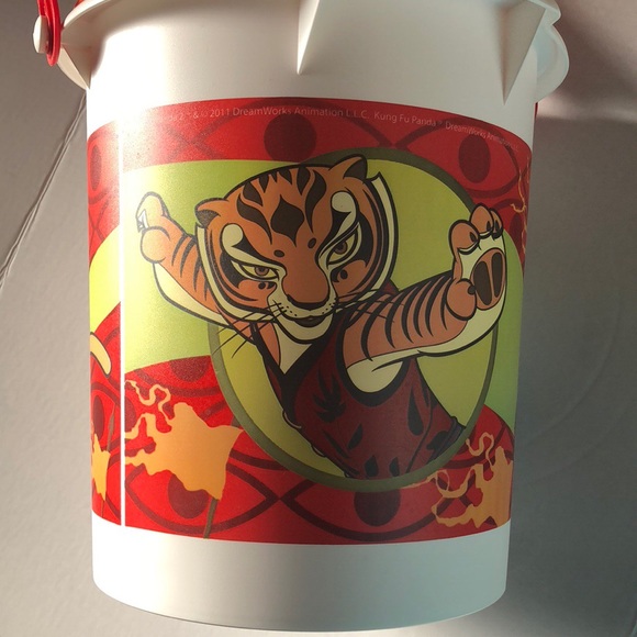 NWOT - Tupperware Container with Handle - Picture 4 of 5